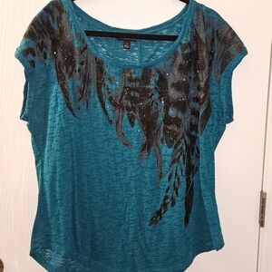 Rock & Republic Teal Short Sleeve Top with Black Feather Accent